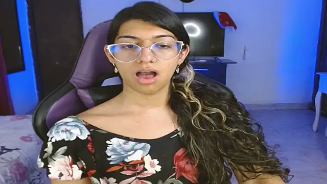 engielphoenis14 online show from December 2025 12:59:02 AM