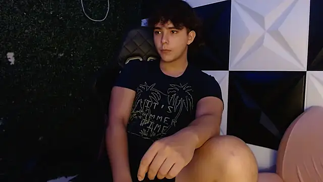 Snapshot of Dani_cumboy chatting on February 2025 02:44:02 AM Dani cumboy online show from February 2025 02:44:02 AM