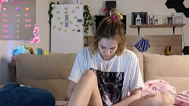 Snapshot of Girl_alone_home chatting on February 2025 04:10:02 AM Girl alone home online show from February 2025 04:10:02 AM