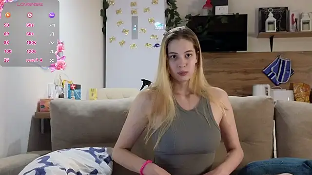 Snapshot of Girl_alone_home chatting on March 2025 03:27:01 PM Girl alone home online show from March 2025 03:27:01 PM