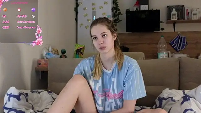 Snapshot of Girl_alone_home chatting on March 2025 01:46:01 AM Girl alone home online show from March 2025 01:46:01 AM