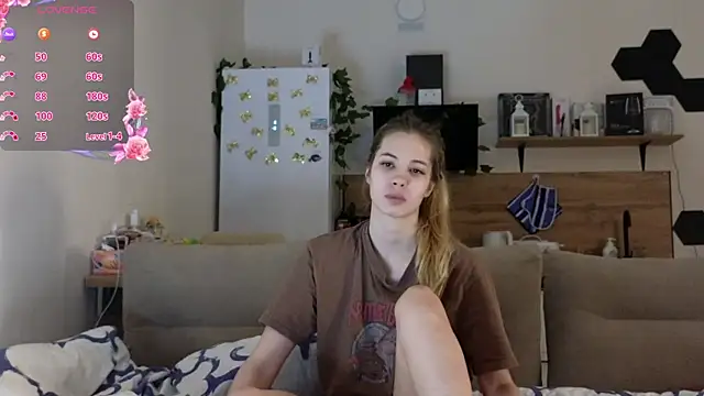 Snapshot of Girl_alone_home chatting on March 2025 01:41:02 AM Girl alone home online show from March 2025 01:41:02 AM