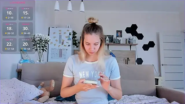 Snapshot of Girl_alone_home chatting on October 2025 07:07:02 AM Girl alone home online show from October 2025 07:07:02 AM