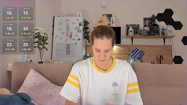 Snapshot of Girl_alone_home chatting on October 2025 02:06:01 PM Girl alone home online show from October 2025 02:06:01 PM