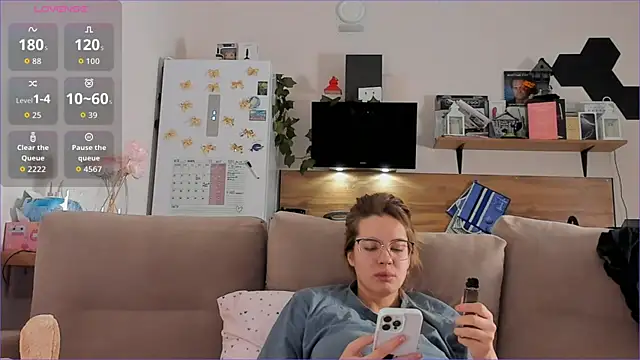 Snapshot of Girl_alone_home chatting on November 2025 03:39:01 AM Girl alone home online show from November 2025 03:39:01 AM