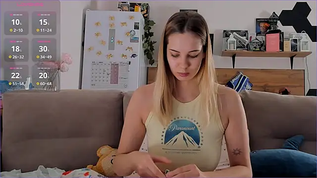 Snapshot of Girl_alone_home chatting on November 2025 04:20:01 PM Girl alone home online show from November 2025 04:20:01 PM