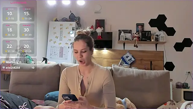 Girl alone home online show from January 2026 04:22:01 PM