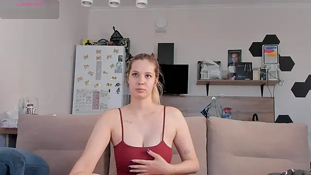 Snapshot of Girl_alone_home chatting on June 2026 02:41:02 PM Girl alone home online show from June 2026 02:41:02 PM