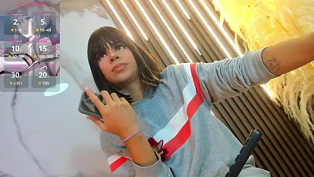 Tiff Valentine online show from March 2025 09:45:01 PM