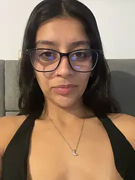 Snapshot of BrittanyDiaz chatting on May 2026 07:33:01 PM BrittanyDiaz online show from May 2026 07:33:01 PM
