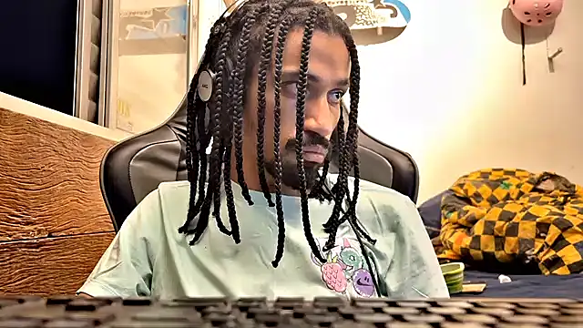 Snapshot of hotcamboy420 chatting on February 2025 03:53:01 AM hotcamboy420 online show from February 2025 03:53:01 AM