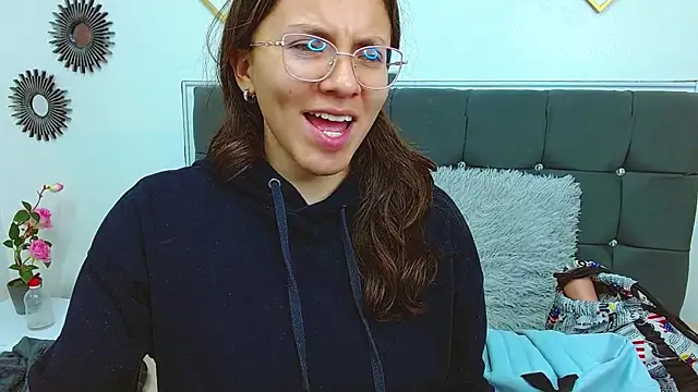 Snapshot of karlamorris_ chatting on February 2025 01:39:02 PM karlamorris online show from February 2025 01:39:02 PM