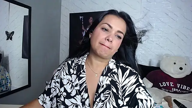 Snapshot of Saritatellez chatting on November 2025 08:10:01 PM Saritatellez online show from November 2025 08:10:01 PM