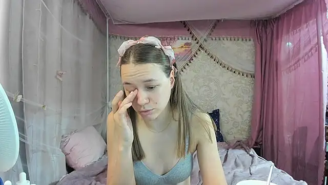 leila bambi  online show from April 2026 05:54:02 PM