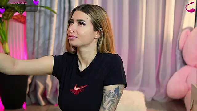 EvaSparks  online show from May 2026 10:30:02 PM