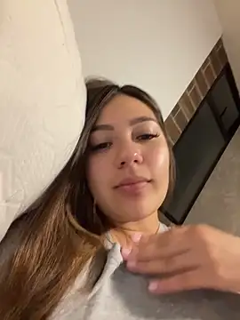 Snapshot of Latina_vanessa chatting on June 2026 05:39:01 AM Latina vanessa online show from June 2026 05:39:01 AM