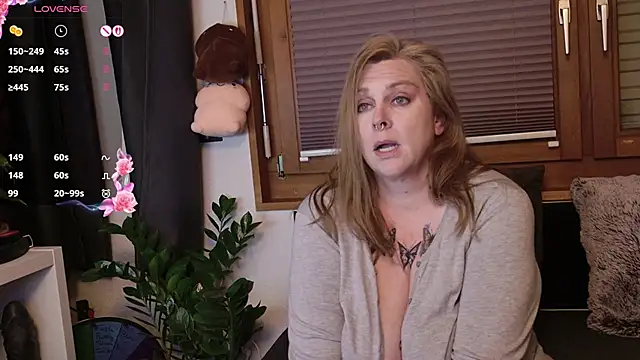 Snapshot of Big_Beautiful_MILF chatting on November 2025 12:44:01 AM Big Beautiful MILF online show from November 2025 12:44:01 AM