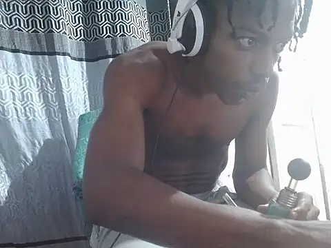 Larry-n-clouds online show from December 2025 05:03:02 AM