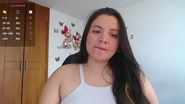Snapshot of Sarahros1 chatting on February 2025 03:39:02 PM Sarahros1 online show from February 2025 03:39:02 PM
