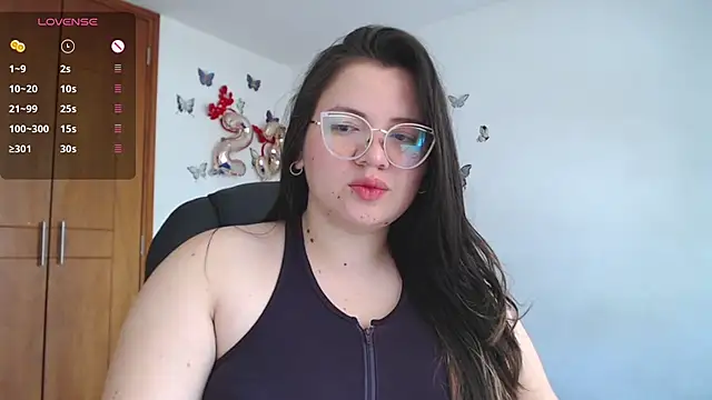 Snapshot of Sarahros1 chatting on February 2025 03:52:01 PM Sarahros1 online show from February 2025 03:52:01 PM