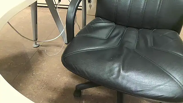 alessandroman2114 online show from November 2025 05:44:02 PM