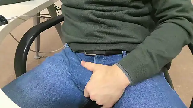 alessandroman2114 online show from February 2026 05:30:02 PM