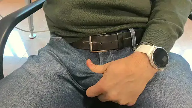 alessandroman2114 online show from February 2026 11:28:02 AM