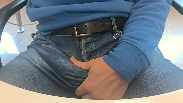 alessandroman2114 online show from March 2026 11:16:02 AM