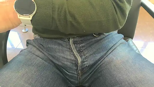 alessandroman2114 online show from April 2026 10:37:02 AM