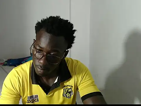 Snapshot of _Lowmaypalacios chatting on April 2026 06:13:02 PM Lowmaypalacios online show from April 2026 06:13:02 PM