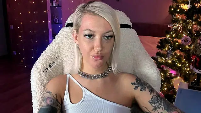 tykioty Miley online show from December 2025 01:59:02 PM