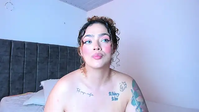 Snapshot of KayllaEvanss_ chatting on May 2026 12:21:01 PM KayllaEvanss online show from May 2026 12:21:01 PM