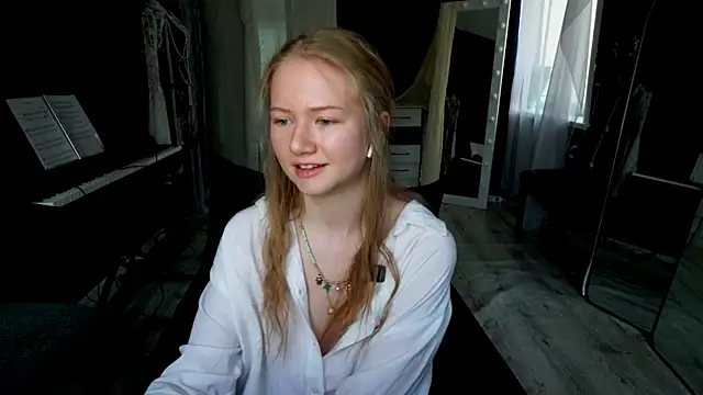 Alexandra Demore online show from June 2026 06:41:01 PM