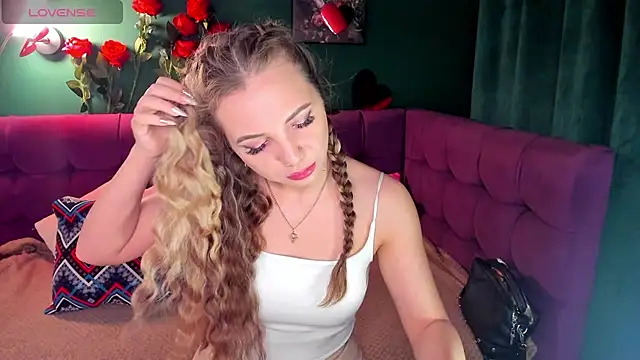 Snapshot of EvaMoran chatting on February 2025 12:30:01 AM EvaMoran online show from February 2025 12:30:01 AM