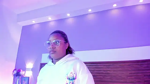 Adelehottman online show from April 2026 12:05:02 PM