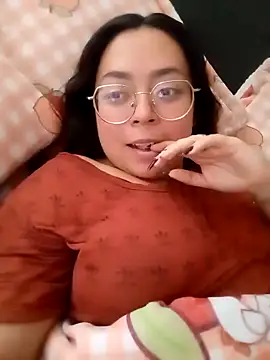 Snapshot of Peach-Lawrence chatting on December 2024 06:30:02 PM Peach-Lawrence online show from December 2024 06:30:02 PM
