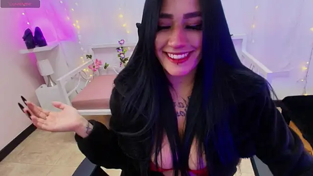 chica Hetfield online show from January 2025 05:42:02 PM