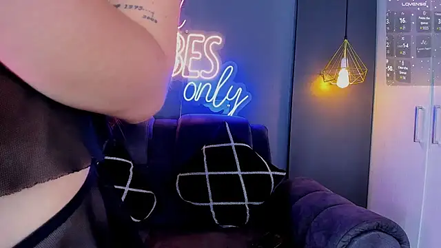 Snapshot of LOLIITA__LOVE chatting on November 2025 05:59:01 PM LOLIITA LOVE online show from November 2025 05:59:01 PM