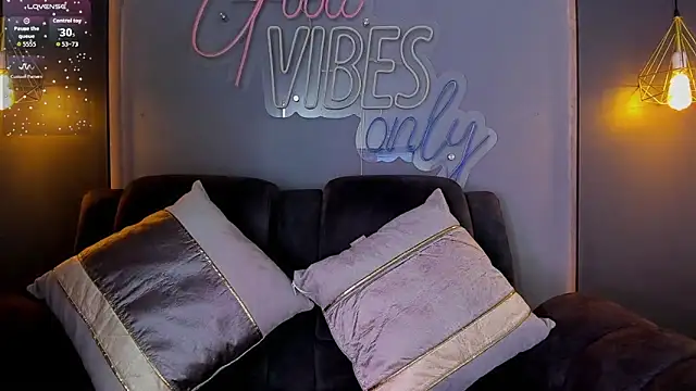 Snapshot of LOLIITA__LOVE chatting on December 2025 06:59:01 PM LOLIITA LOVE online show from December 2025 06:59:01 PM