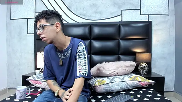 Derek and Skarlet online show from March 2025 11:31:01 AM