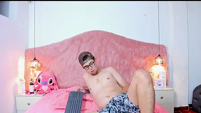 Derek and Skarlet online show from November 2025 07:57:02 PM