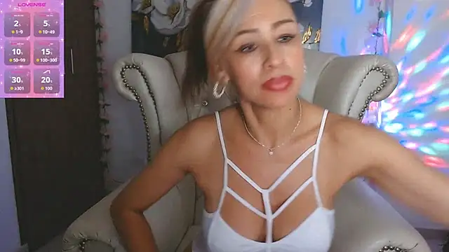 Isabelhot1 online show from April 2026 09:50:02 PM