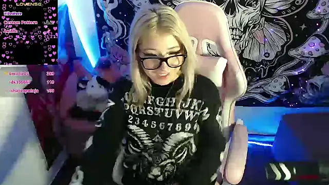 Snapshot of GamerCarrie chatting on January 2025 08:39:01 AM GamerCarrie online show from January 2025 08:39:01 AM