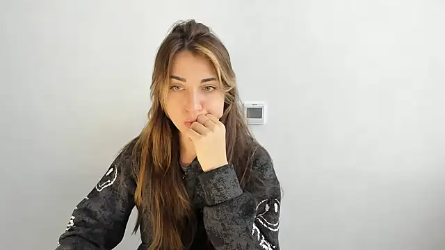 Summmmersky online show from February 2025 09:53:02 AM