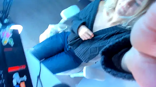 JennyWoody online show from September 2025 04:52:02 PM