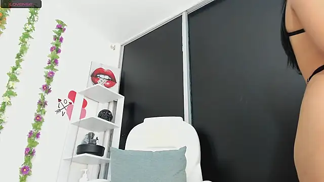 UrNewFantasy online show from January 2025 09:54:01 PM