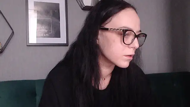 Snapshot of IzabelllNoir chatting on February 2025 08:05:02 AM IzabelllNoir online show from February 2025 08:05:02 AM