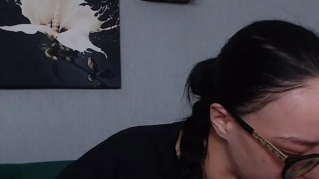 Snapshot of IzabelllNoir chatting on February 2025 12:36:02 PM IzabelllNoir online show from February 2025 12:36:02 PM