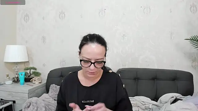 Snapshot of IzabelllNoir chatting on March 2025 09:28:01 AM IzabelllNoir online show from March 2025 09:28:01 AM