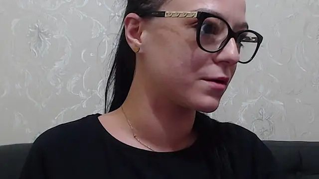 Snapshot of IzabelllNoir chatting on March 2025 08:04:01 AM IzabelllNoir online show from March 2025 08:04:01 AM